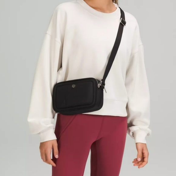 lululemon athletica Bags Lululemon Crossbody Camera Bag In Black